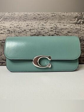 EUC Coach Idol 23 Baguette in Aquamarine Silver CP120